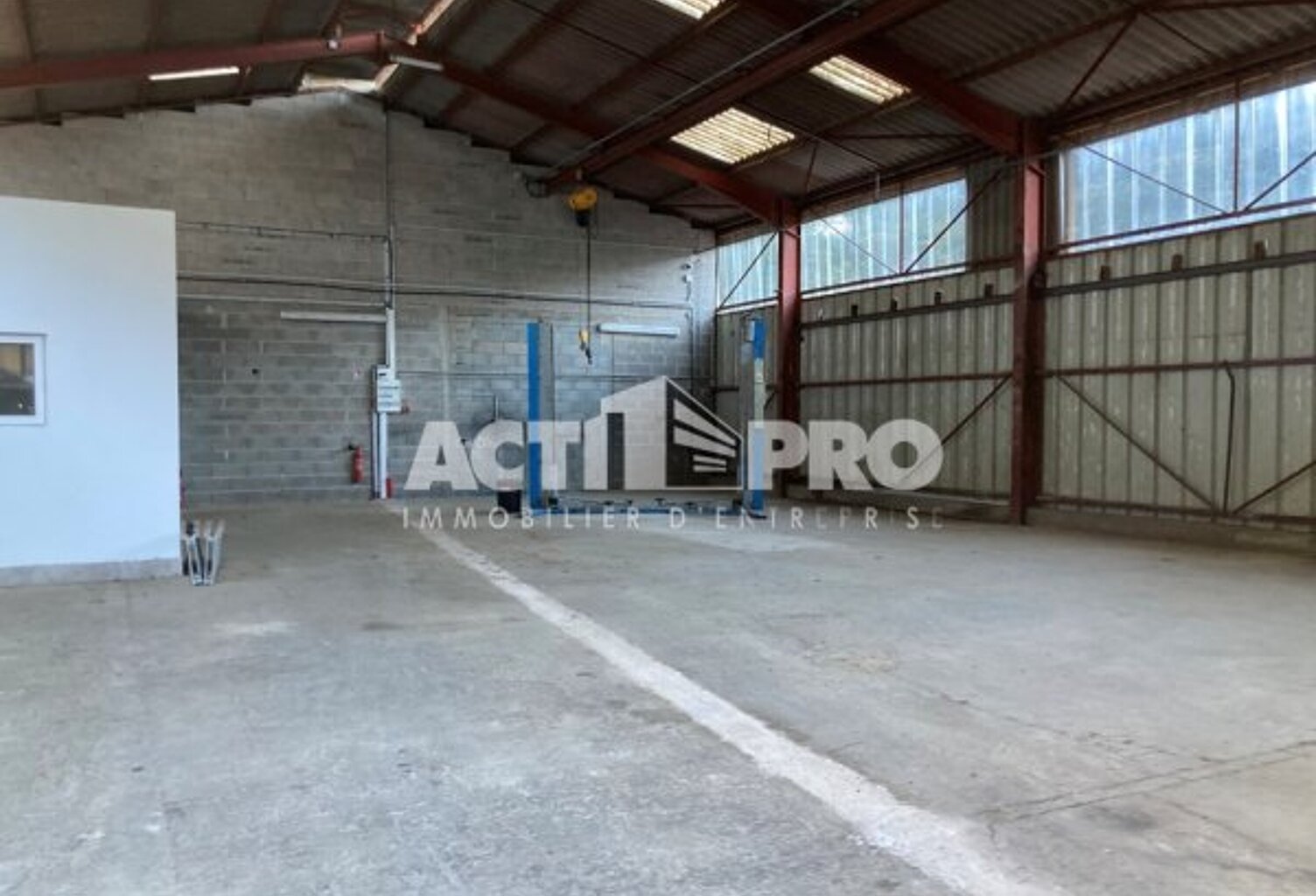 Entrepot à vendre — photo 1