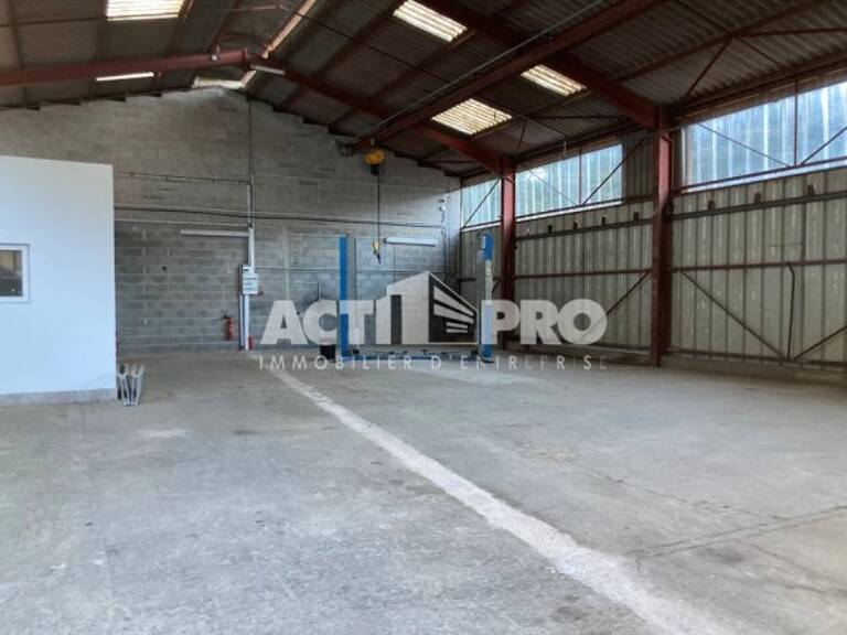 Entrepot à vendre — photo 1