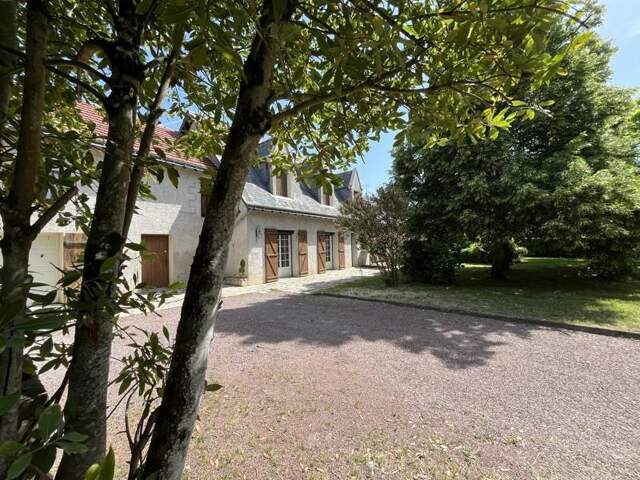 Maison en pierre de 10 pièces principales — photo du bien