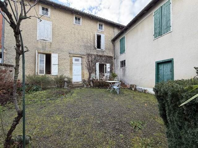 Maison de ville de 11 pièces principales — photo du bien