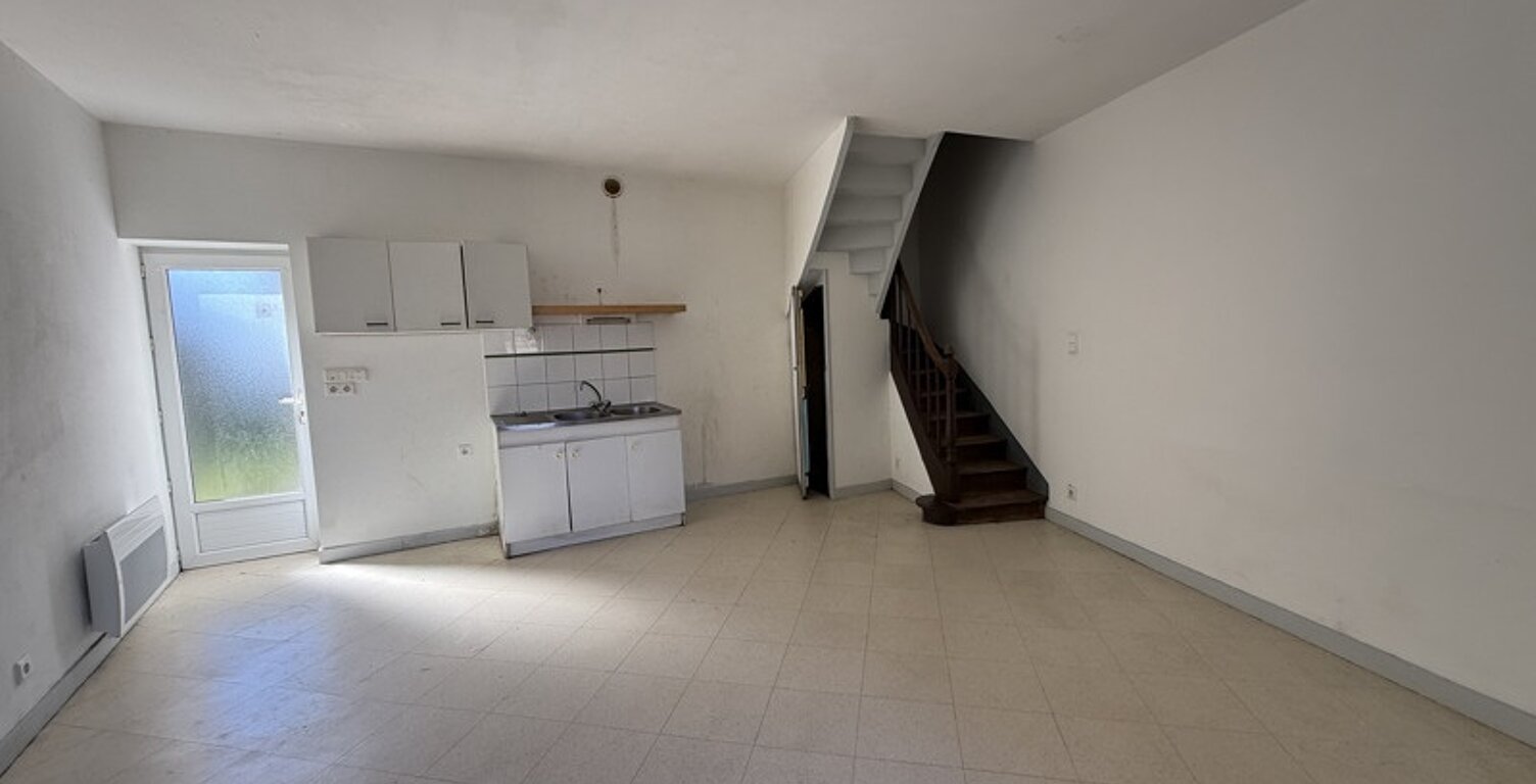 Vente immeuble   Barbezieux-Saint-Hilaire (16300) — photo 1