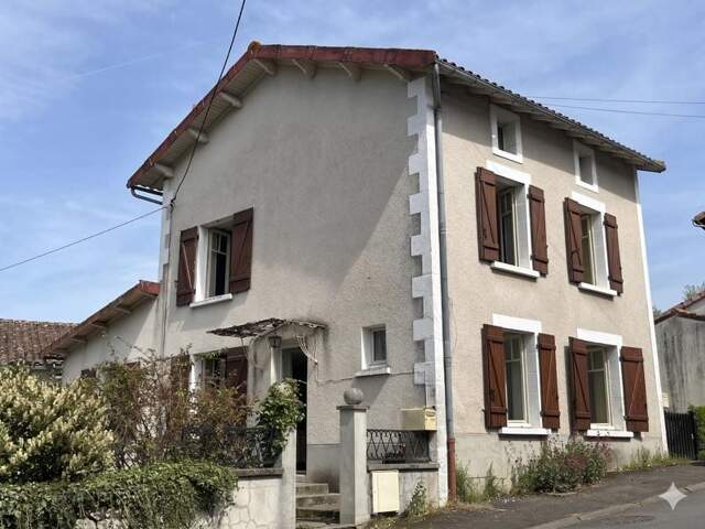 Maison de bourg de 5 pièces principales — photo du bien