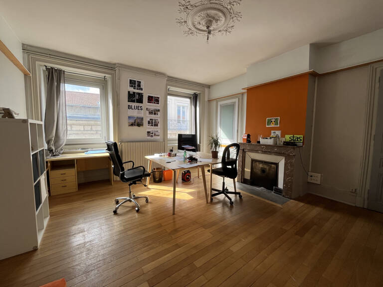 BEAU POTENTIEL LOCAL COMMERCIAL DE 230 M2 CENTRE VILLE — photo 1
