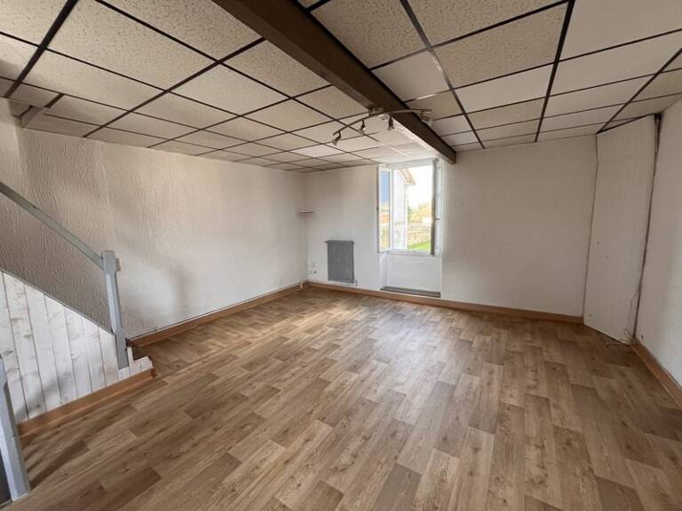 Maison en pierre de 2 pièces principales — photo 1