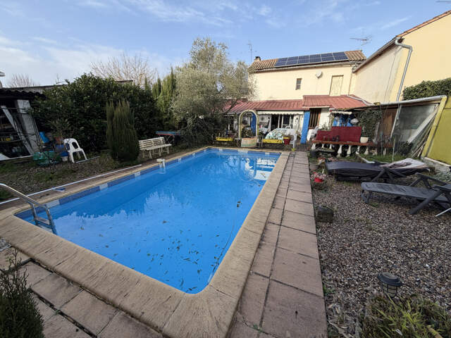 Maison de village avec piscine — photo du bien