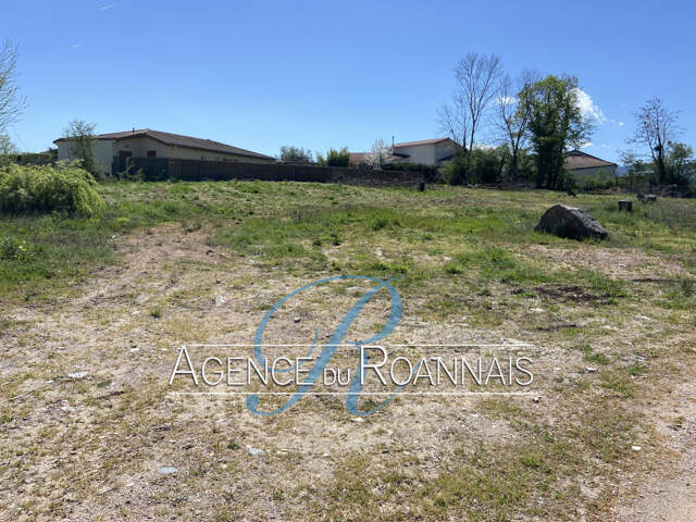 Terrain constructible d'environ 665 m2 à OUCHES — photo du bien