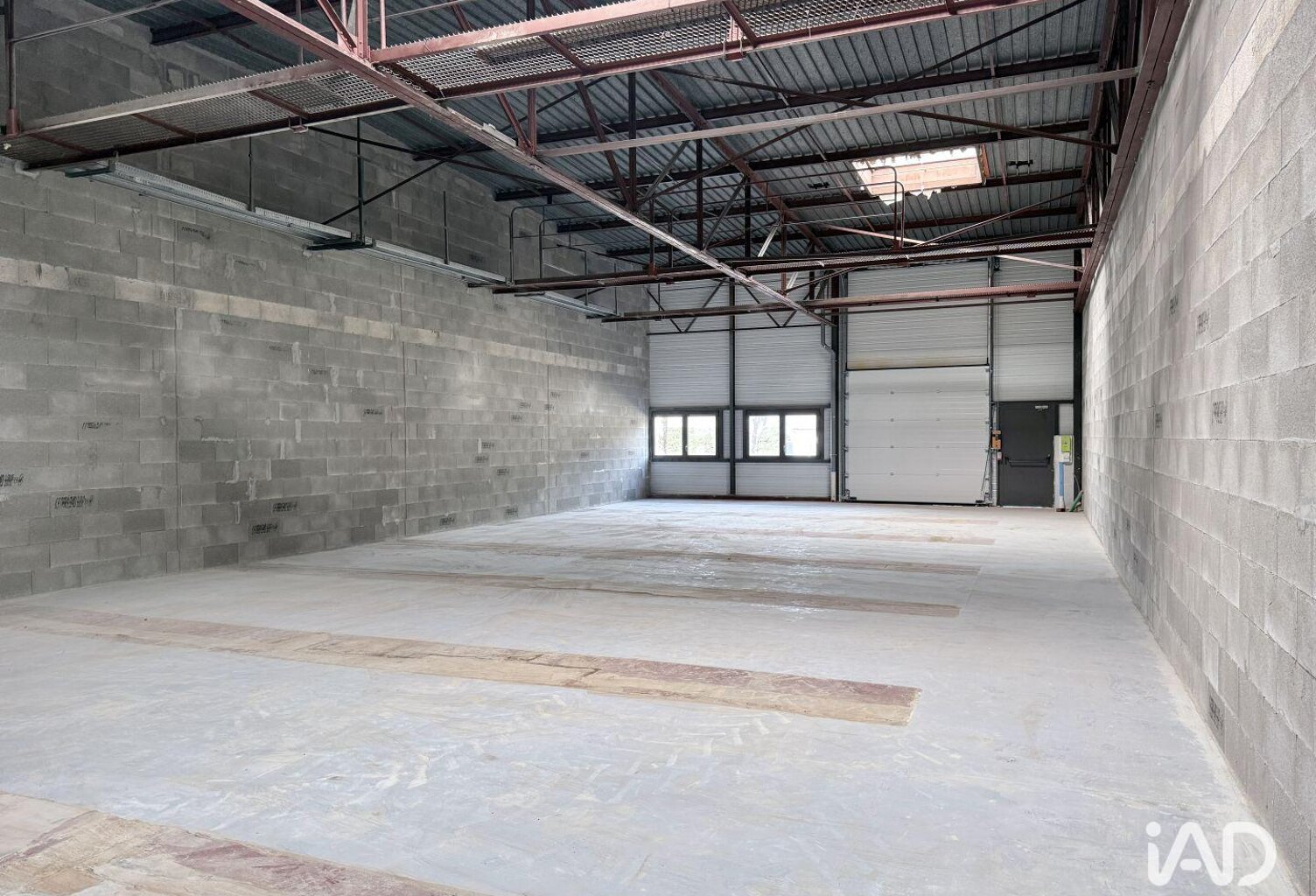 Vente Local d'activités 230 m&sup2; — photo 1