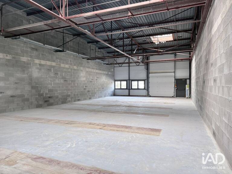 Vente Local d'activités 230 m&sup2; — photo 1