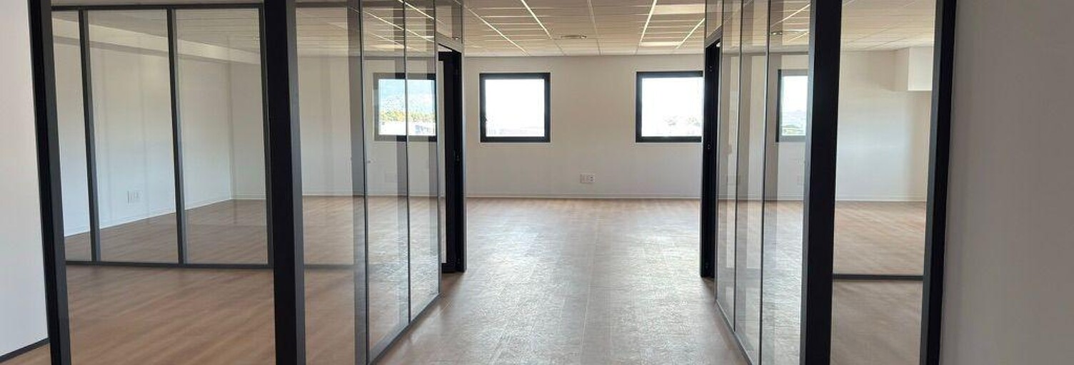 Bureau  155 m² à louer à Signes (83870)