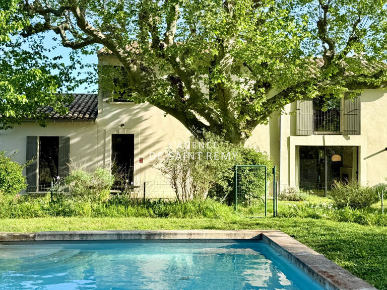 Coup de Coeur : Mas provençal rénové avec platane bicentenaire — photo 1