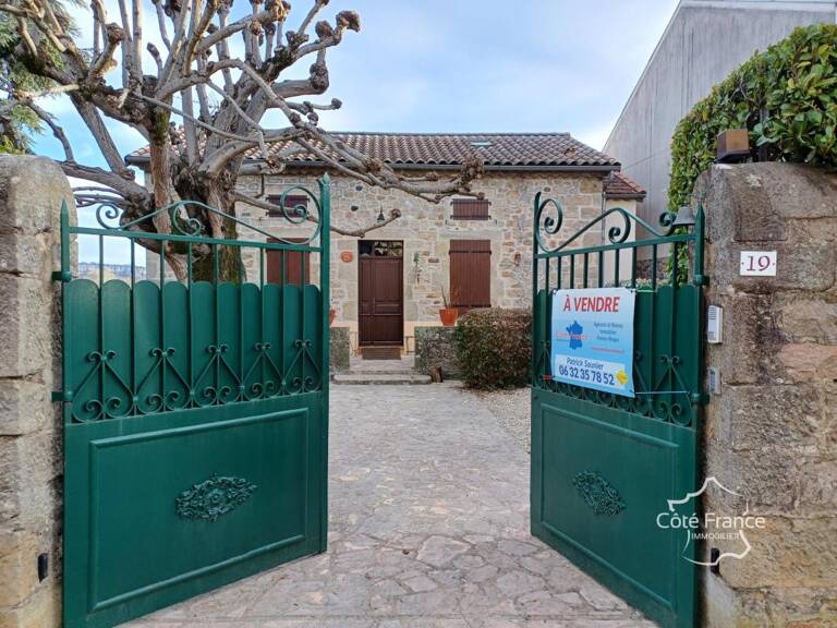 Maison de village rénovée avec dépendances et terrain attena — photo 1