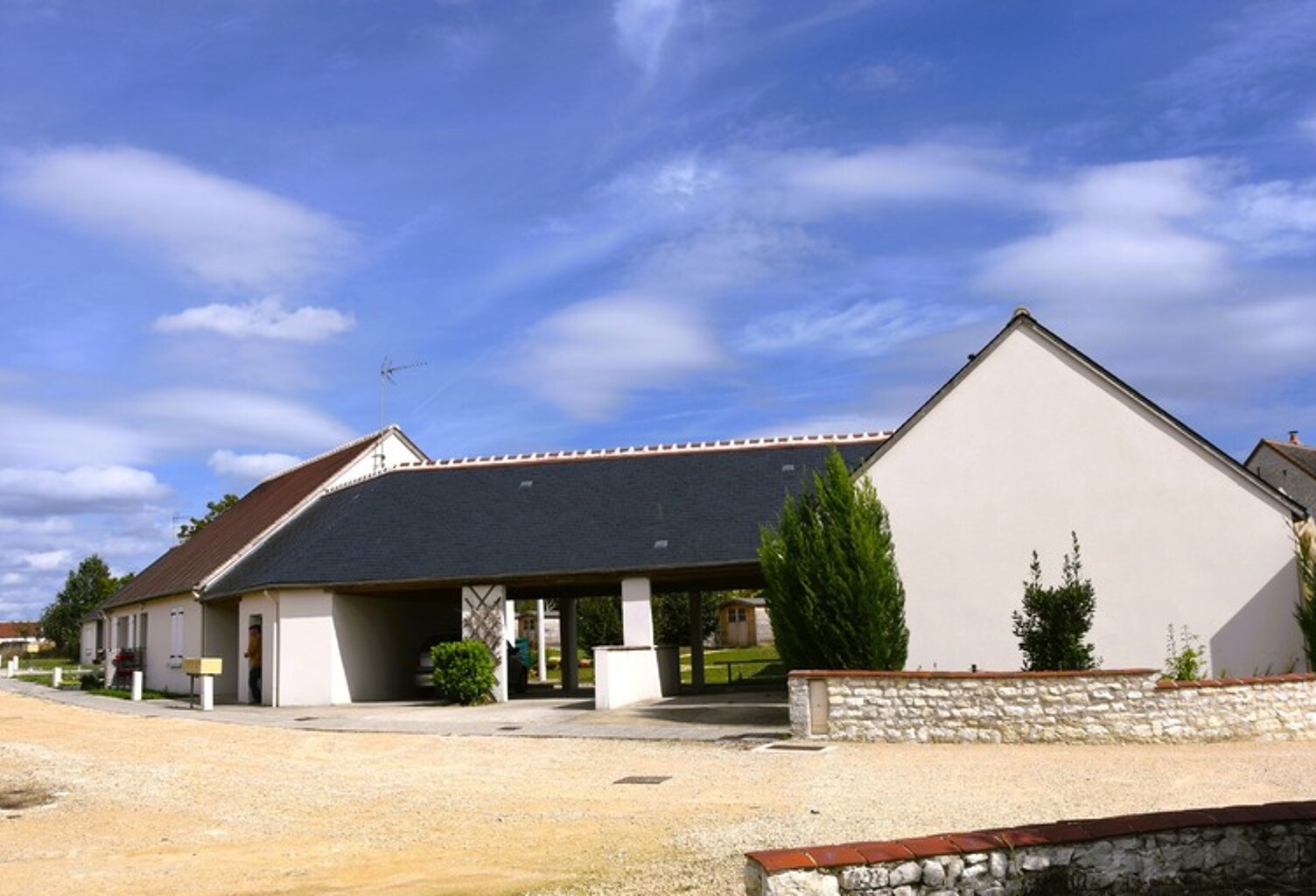 La Celle st Avant, centre bourg avec tous ses commerces, ensemble immobilier de 10 logements individuels de plain-pied pour 400 m² habitables, sur un terrain d'environ 2 800 m² — photo 1