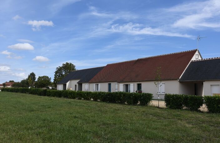 La Celle st Avant, centre bourg avec tous ses commerces, ensemble immobilier de 10 logements individuels de plain-pied pour 400 m² habitables, sur un terrain d'environ 2 800 m² — photo 2