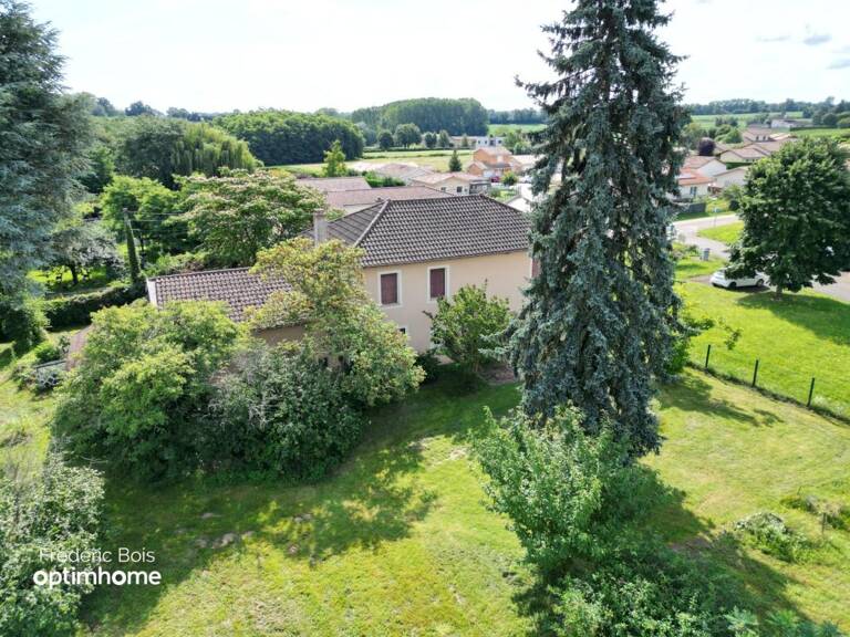 En exclusivité – Maison de caractère avec grand terrain et potentiel d’évolution — photo 1