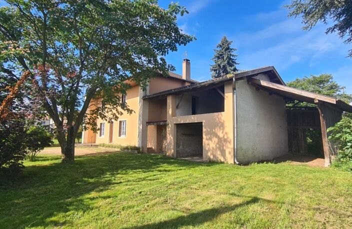 En exclusivité – Maison de caractère avec grand terrain et potentiel d’évolution — photo 2