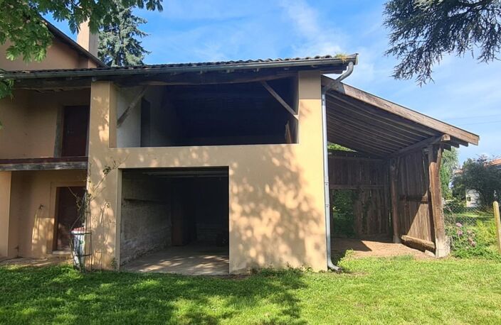 En exclusivité – Maison de caractère avec grand terrain et potentiel d’évolution — photo 3