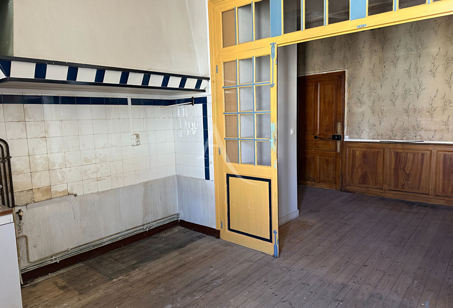 Appartement/Plateau à rénover  1er étage sur Rue — photo 1