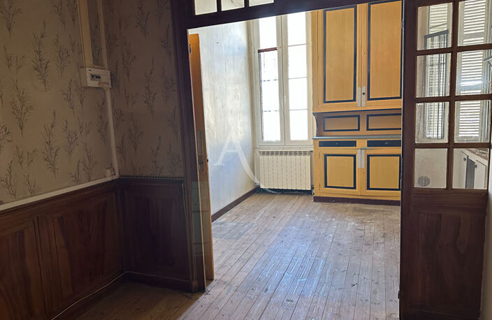 Appartement/Plateau à rénover  1er étage sur Rue — photo 2