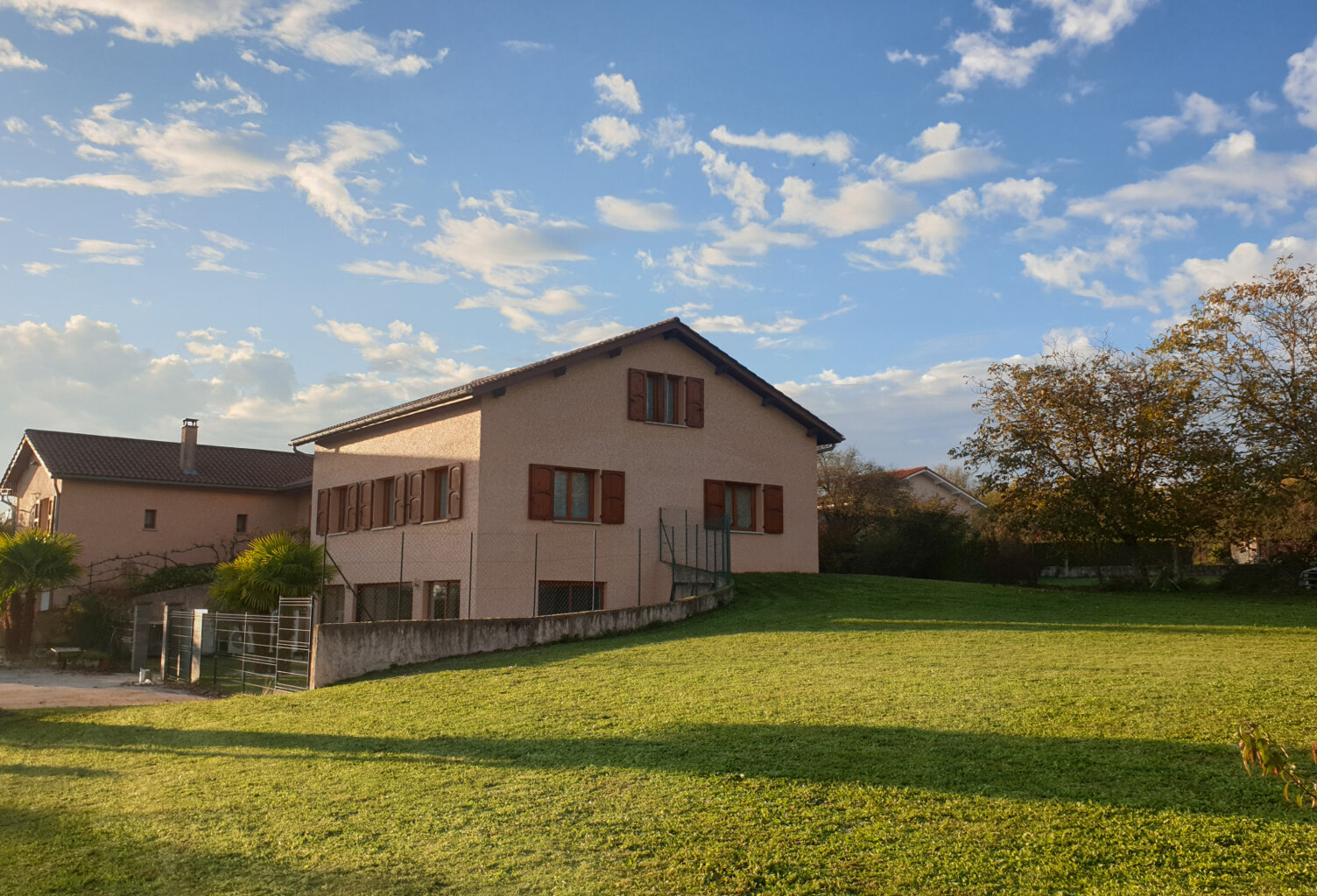 A 40 minutes de Lyon 8, belle villa de 450m2 avec piscine in — photo 1