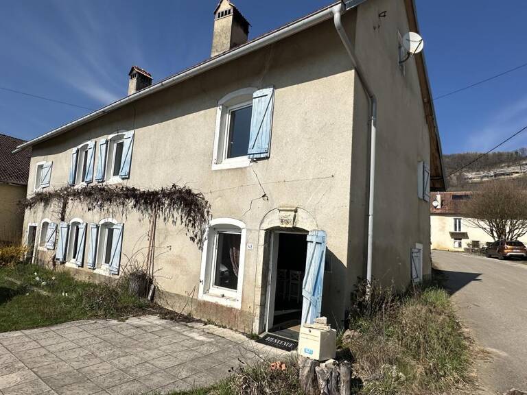 Maison individuelle de village - 11  pièces - 232 m2 - Proche PONT-DE-ROIDE — photo 1