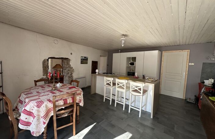 Maison individuelle de village - 11  pièces - 232 m2 - Proche PONT-DE-ROIDE — photo 3