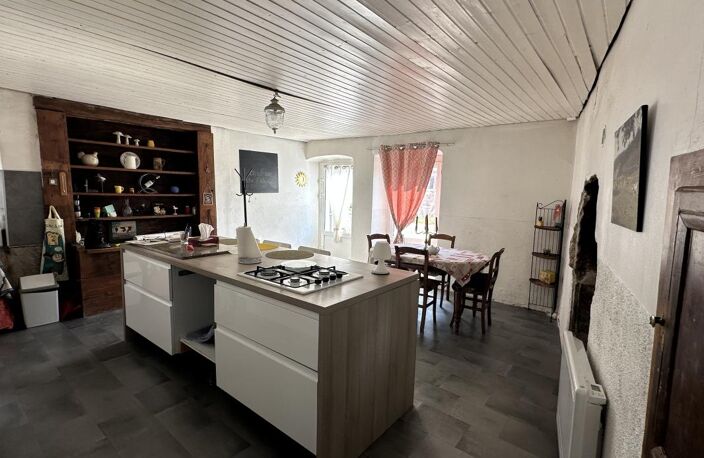 Maison individuelle de village - 11  pièces - 232 m2 - Proche PONT-DE-ROIDE — photo 4