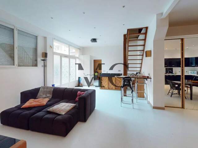 BEAUX VOLUMES - 260 m2 ENVIRON - PROCHE GARE — photo du bien