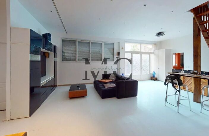 BEAUX VOLUMES - 260 m2 ENVIRON - PROCHE GARE — photo 2