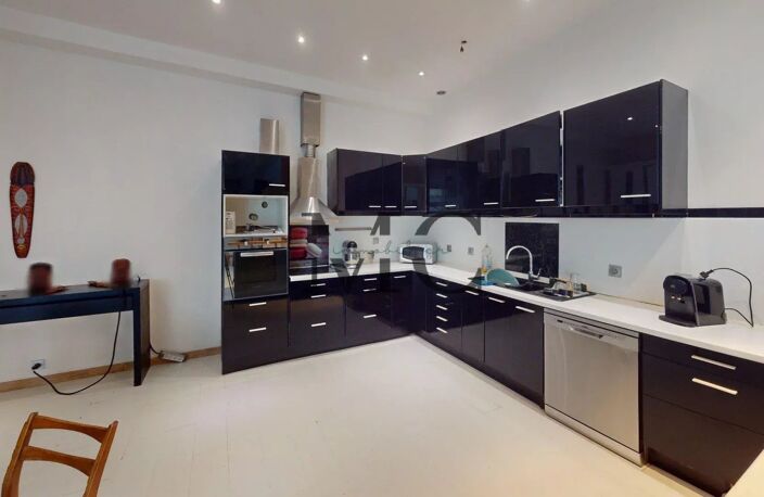 BEAUX VOLUMES - 260 m2 ENVIRON - PROCHE GARE — photo 4