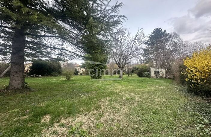Terrain constructible plat d’environ 1 350 m² — photo 2