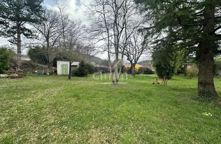 Terrain constructible plat d’environ 1 350 m² — photo 3