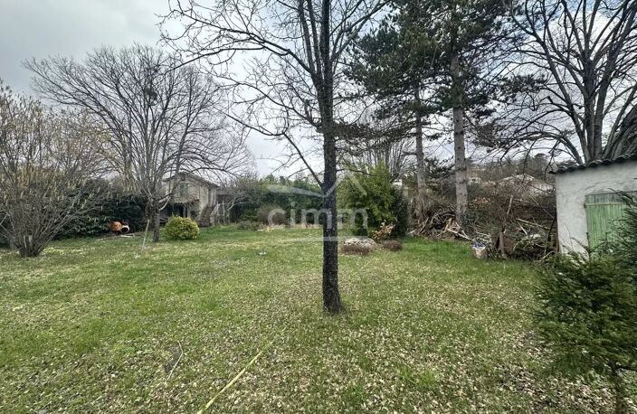 Terrain constructible plat d’environ 1 350 m² — photo 5