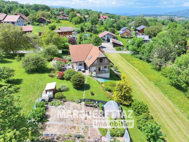 Vue Môle pour cette belle maison cossue avec sous-sol complet, a — photo du bien