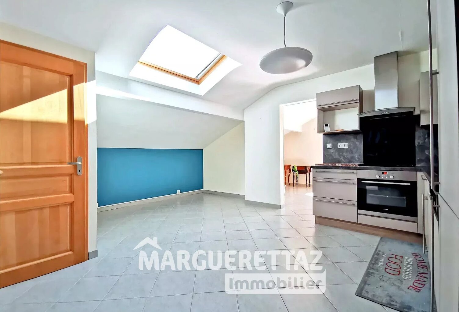 T3 RÉNOVÉ – DERNIER ÉTAGE AVEC ASCENSEUR – VUE MONTAGNE – 80,5 m — photo 1