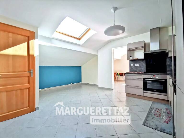 T3 RÉNOVÉ – DERNIER ÉTAGE AVEC ASCENSEUR – VUE MONTAGNE – 80,5 m — photo 1