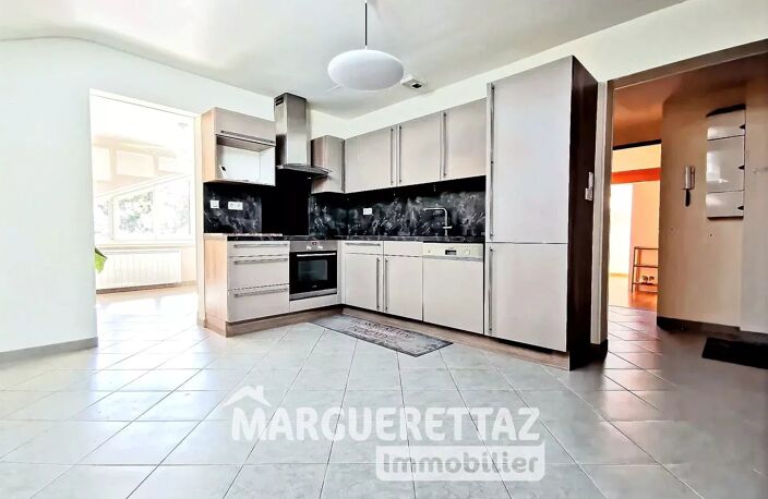 T3 RÉNOVÉ – DERNIER ÉTAGE AVEC ASCENSEUR – VUE MONTAGNE – 80,5 m — photo 3