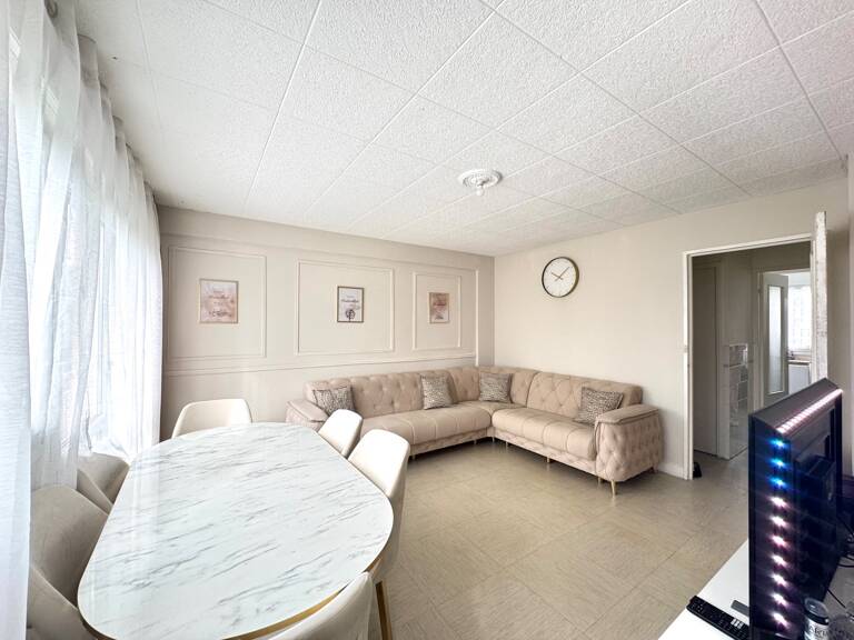 À vendre - Appartement F4 de 66,34 m2 avec une cave - Opportunité à saisir à AVON (77) — photo 1