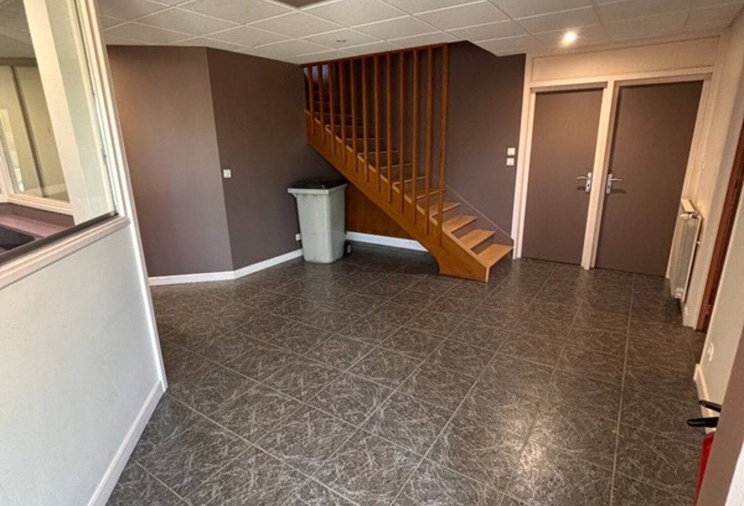 BÂTIMENT D’ACTIVITÉ INDÉPENDANT À LOUER – 1 991 m² – TERRAIN 4 500 m² – ACCÈS A89 IMMÉDIAT – Lentilly — photo 1