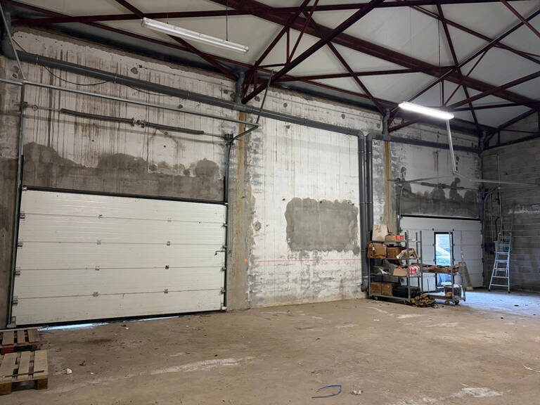   À louer – Hangar artisanel / commercial à Biguglia 145 m² — photo 1