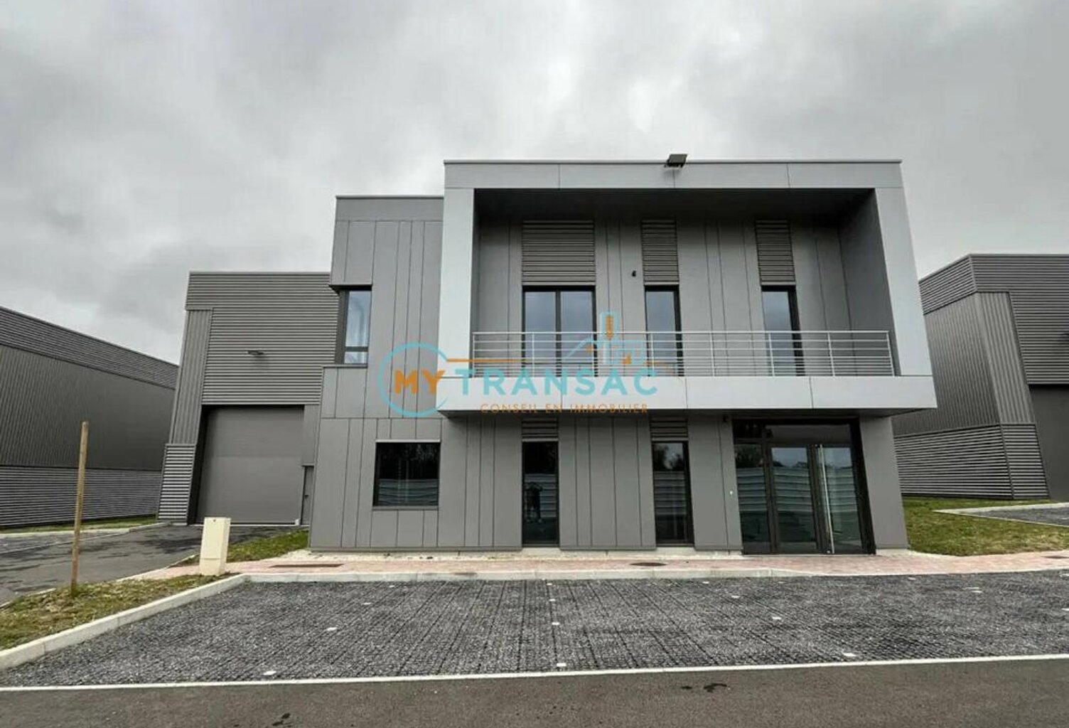 Courtry A VENDRE de 700 à 1 550m² de locaux d'activités neufs — photo 1