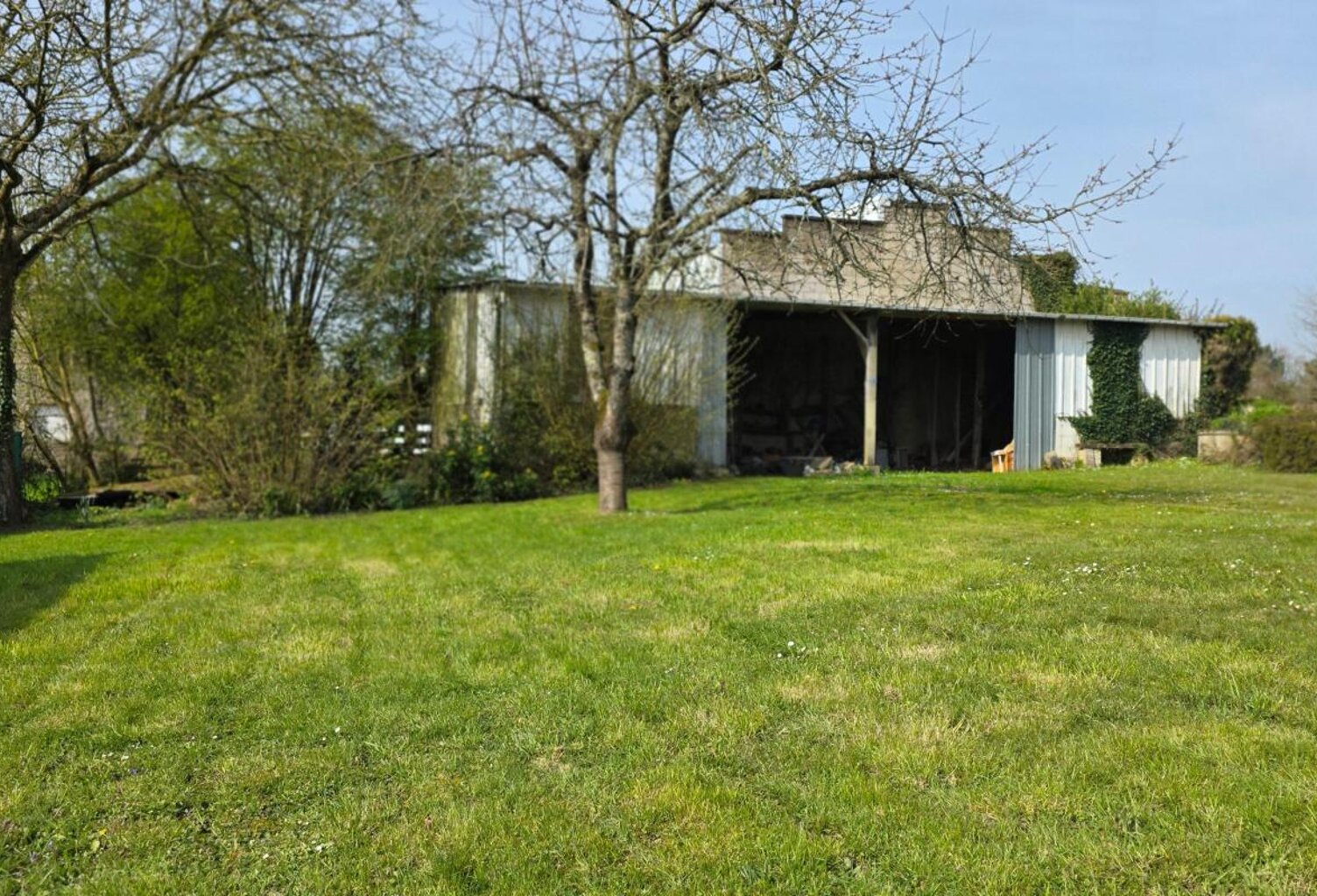 Terrain à bâtir avec hangar - PLEMET 22210 — photo 1