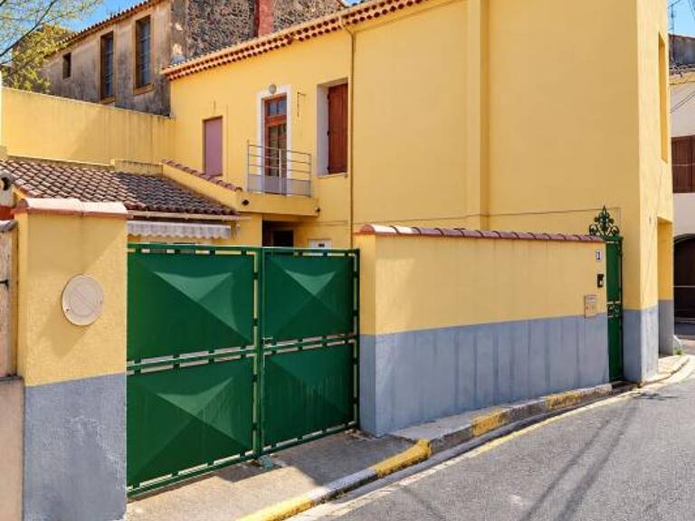 Bessan centre – Ensemble immobilier de 3 logements avec garage et cour — photo 1