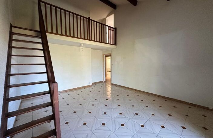 Appartement type 4 dernier étage et place de parking privative - cellier — photo 3