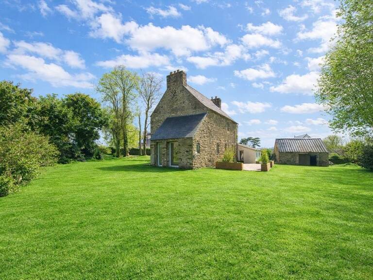 Demeure de charme en pierre – 124 m² – Plouézoc’h – Cadre privilégié et intimité rare — photo 1