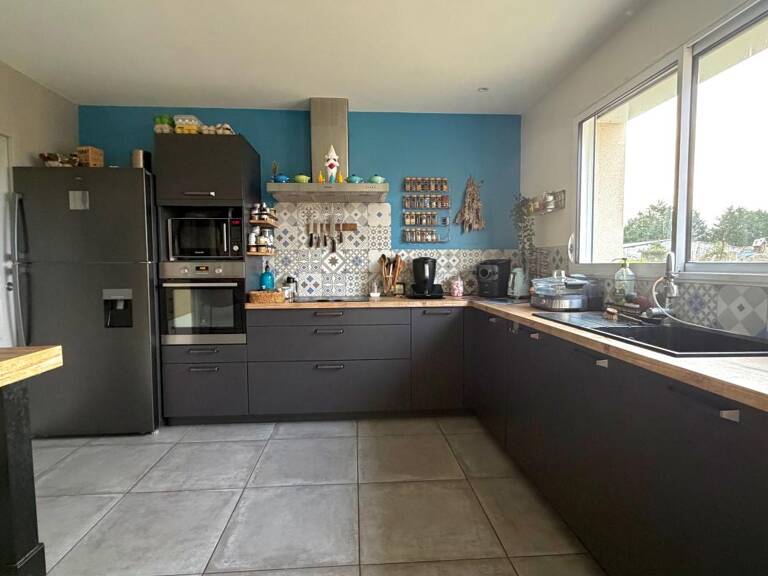 Maison avec annexes — photo 1