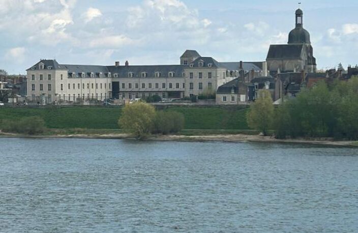 Appartement À Louer BLOIS VUE SUR LOIRE — photo 2