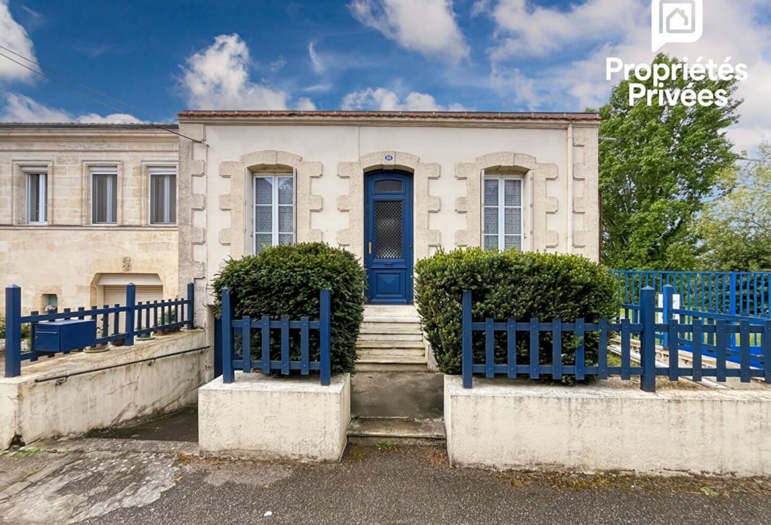 Maison de charme à Blaye avec vue estuaire, piscine et fort potentiel d'aménagement — photo 1