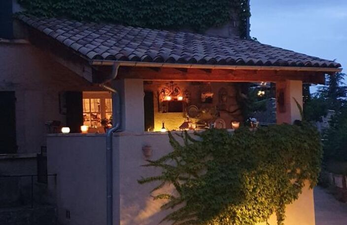 Maison de village 110 m² avec jardin de 265 m², garage et parking privé  Aurel — photo 3