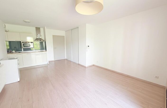 T2 50 m² rénové, balcon 13 m², parking  Résidence sécurisée — photo 3