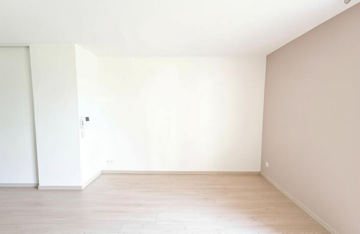 T2 50 m² rénové, balcon 13 m², parking  Résidence sécurisée — photo 5
